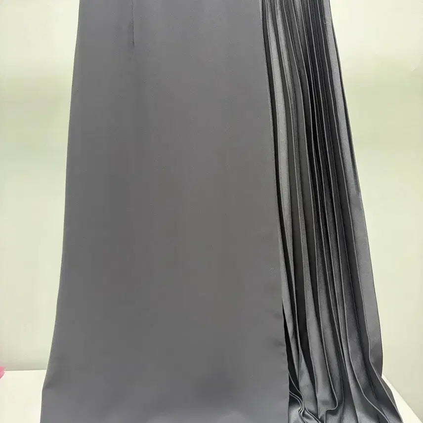 [BUNJANG] Vera Wang Grey Pleated Polyester Skirt Size 55 / 베라왕 스커트 55사이즈