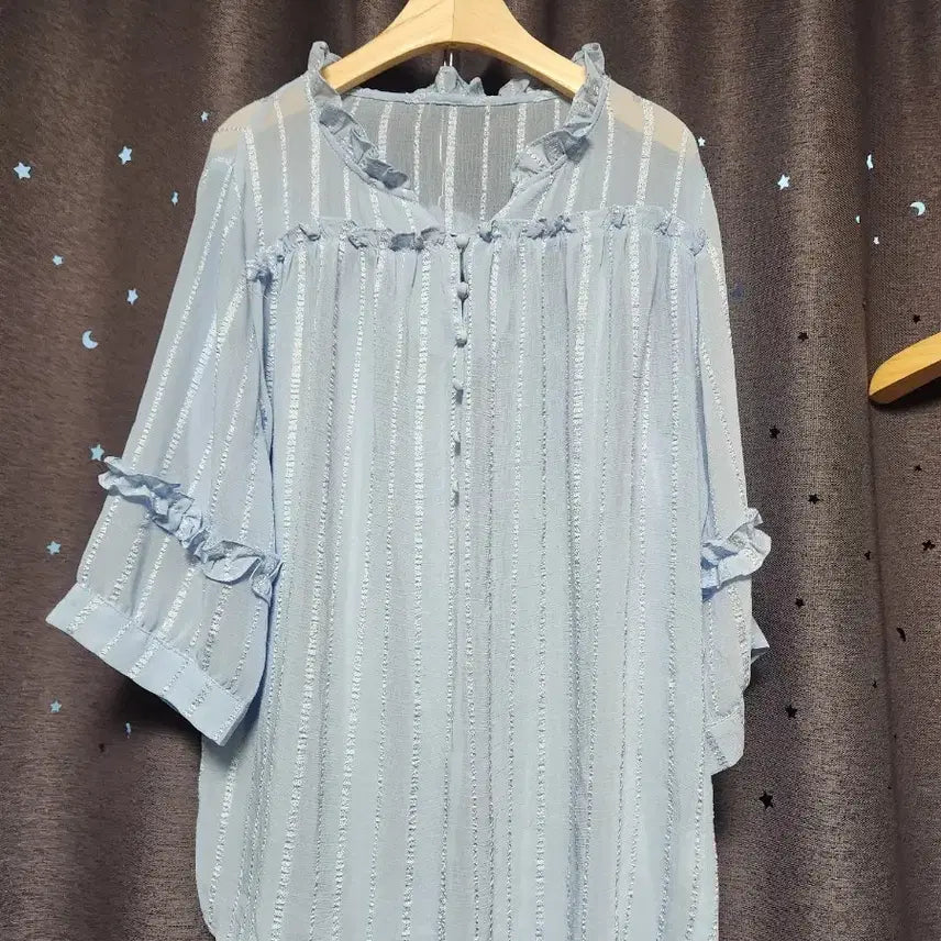 [BUNJANG] Anne Klein Sky Blue Stripe Frill Blouse (Unused) / 미사용 // 앤클라인 하늘색 스트라이프 프릴 블라우스-99