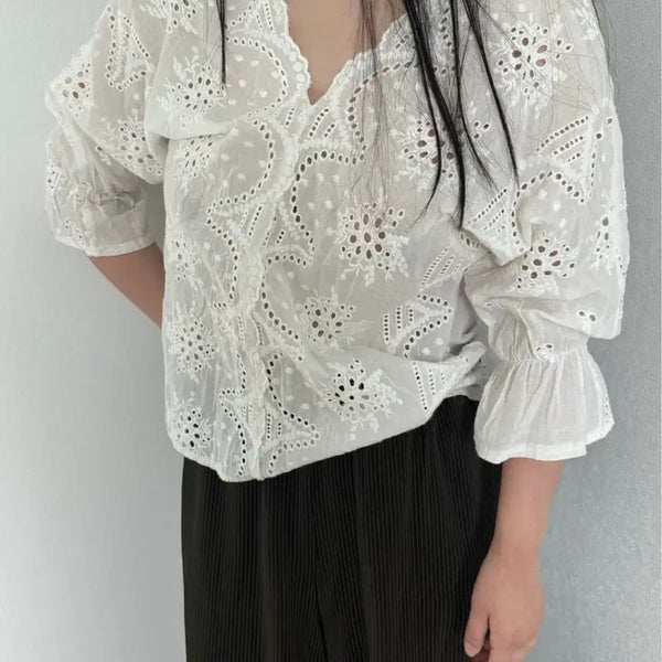 [BUNJANG] White Eyelet Lace Bell Sleeve Blouse / 화이트 아일렛 레이스 벨 슬리브 블라우스