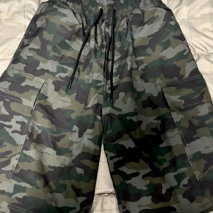 [BUNJANG] Camo Cargo Shorts / 카모 카고 반바지