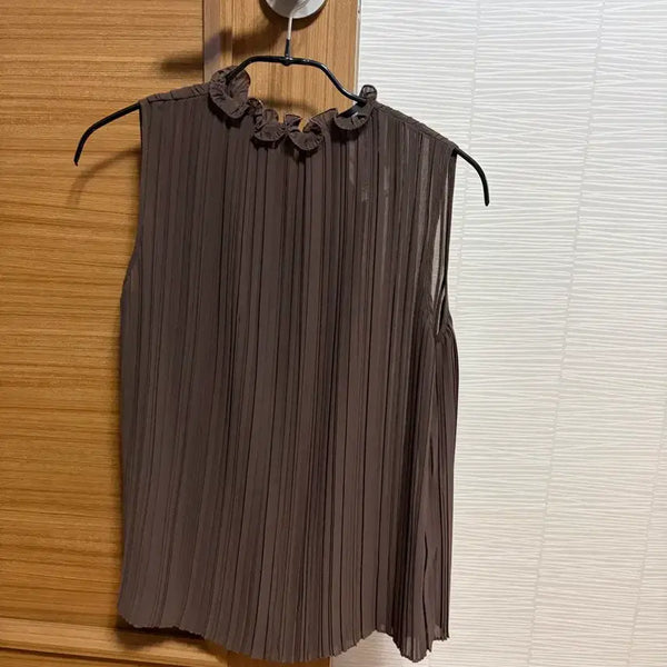 [BUNJANG] Fabiana Filippi Pleated Sleeveless Top - Brown, Size 38 / 26년 6월.신상품 파비아나필리피 플리츠 나시