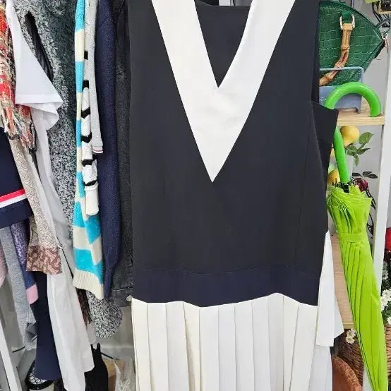 [BUNJANG] Lucky Chouette Black & White Pleated Long Dress / 럭키슈에뜨 원피스