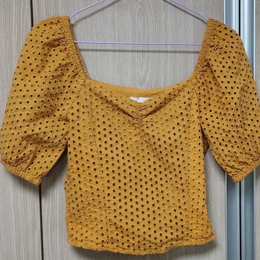 [BUNJANG] Women's Punch Detail Blouse / 여름옷