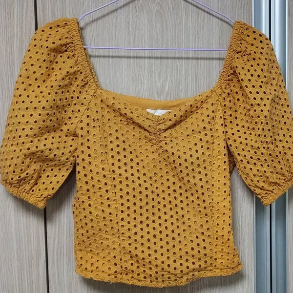 [BUNJANG] Women's Punch Detail Blouse / 여름옷