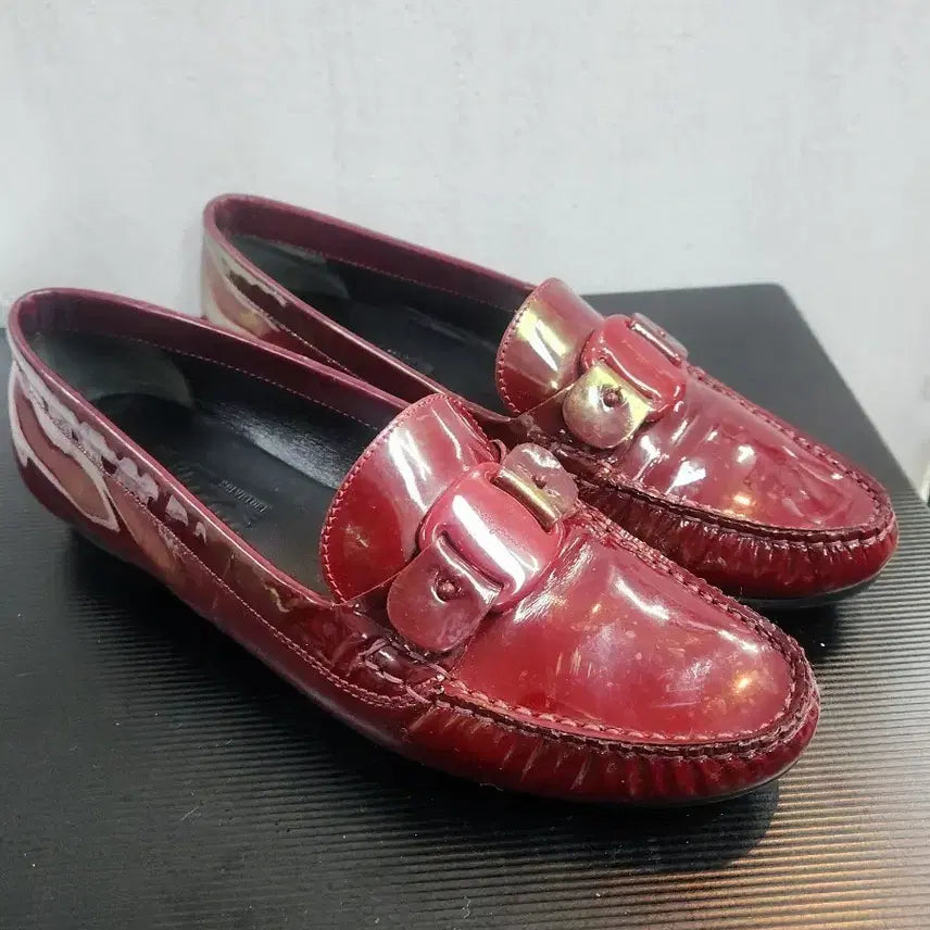 [BUNJANG] Salvatore Ferragamo Women's Burgundy Patent Leather Loafers / (정품) 페라가모 여성 버건디 페이던트 로퍼 (250)