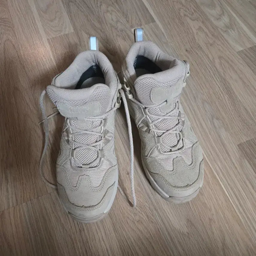 [BUNJANG] NEPA Gore-Tex Hiking Shoes Sand Beige (230mm) / 네파 고어텍스 등산화 샌드 베이지 230