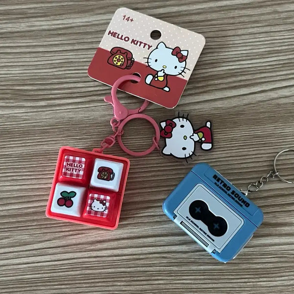 [BUNJANG] Hello Kitty 4-Keycap Keychain + Retro Sound Cassette Keychain / 헬로키티 4구 키캡 키링+레트로 사운드 카세트 키링