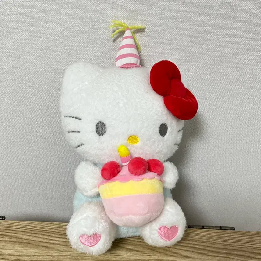 [BUNJANG] Sanrio Hello Kitty Birthday Plush Toy / 산리오 헬로키티 생일축하 인형