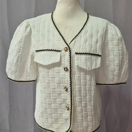 [BUNJANG] White Collarless Puff Sleeve Jacket Blouse - Size 55 / 화이트 노카라 퍼프 소매 자켓 블라우스 55