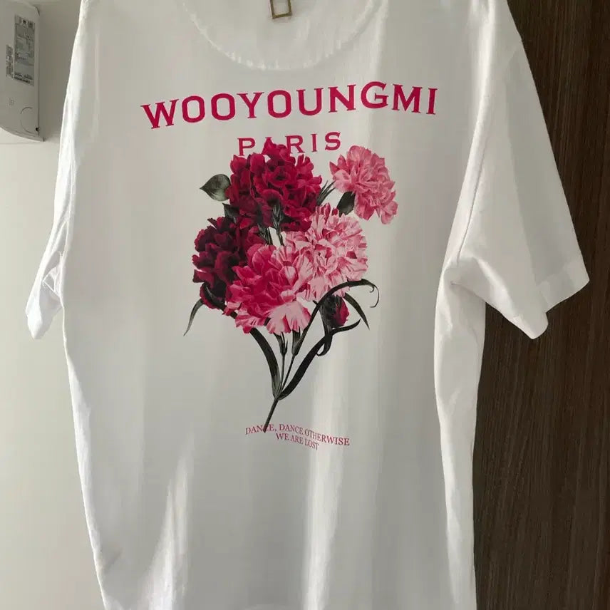 [BUNJANG] Wooyoungmi Back Logo Red Flower Short Sleeve T-Shirt / 우영미 백로고 레드플라워 반팔티