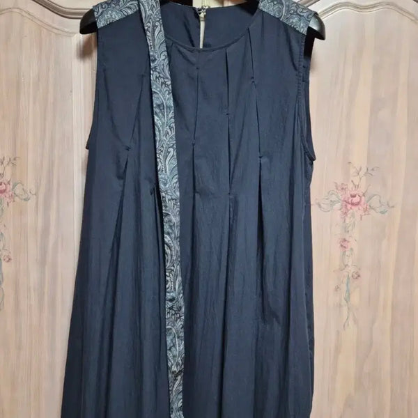 [BUNJANG] Navy Sleeveless Maxi Dress with Patterned Accents / 나시 원피스