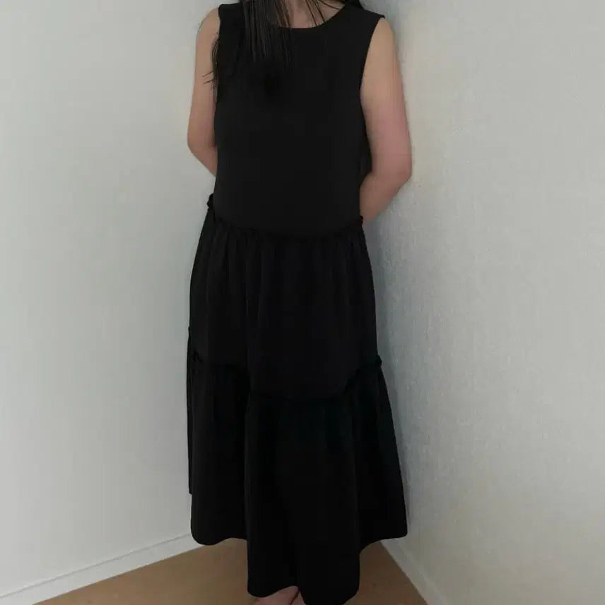 [BUNJANG] Black Tiered Sleeveless Dress / 블랙 티어드 슬리브리스 드레스