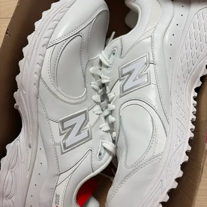 [BUNJANG] New Balance 2002R All White Sneakers / 뉴발란스 2002R 올흰 스니커즈 새상품
