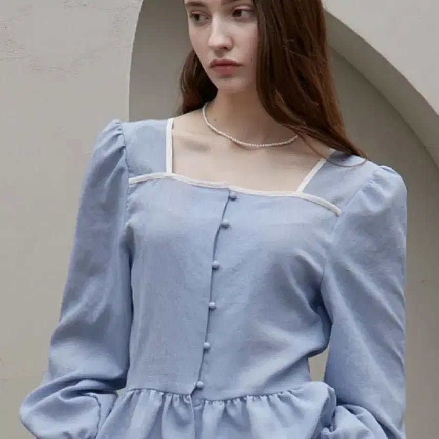 [BUNJANG] JURTI 23SS Square Neck Blouse Sky Blue White Trim / 주르티 스퀘어넥 블라우스 23SS