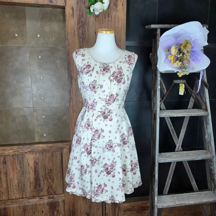 [BUNJANG] L'EST ROSE x Disney Limited Edition Dress / L'EST ROSE x 디즈니 한정판 원피스