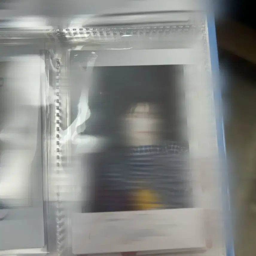 [BUNJANG] QWER Chodan Music Video Outfit Inspired "Tear Holding" Signed Photocard / QWER 쵸단 눈물참기 뮤비 착장 싸폴 판매합니다
