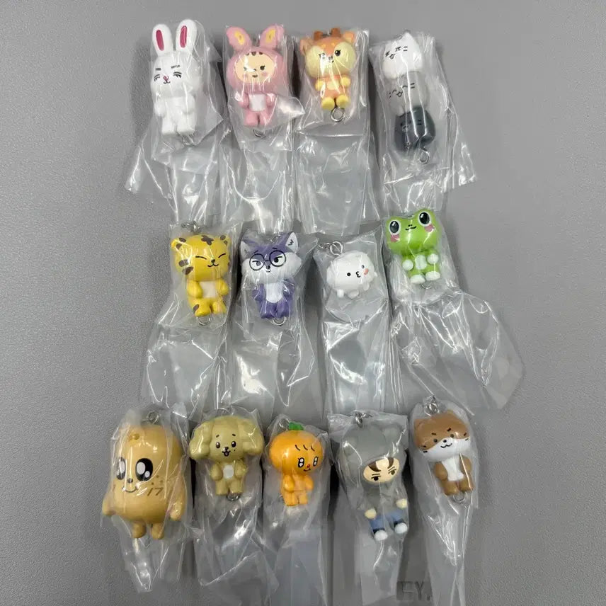 [BUNJANG] Seventeen Mini Teen Chain Gacha Keyring Bundle Set / 세븐틴 미니틴 대롱 가챠 키링 드볼 - 13개 일괄로만 양도