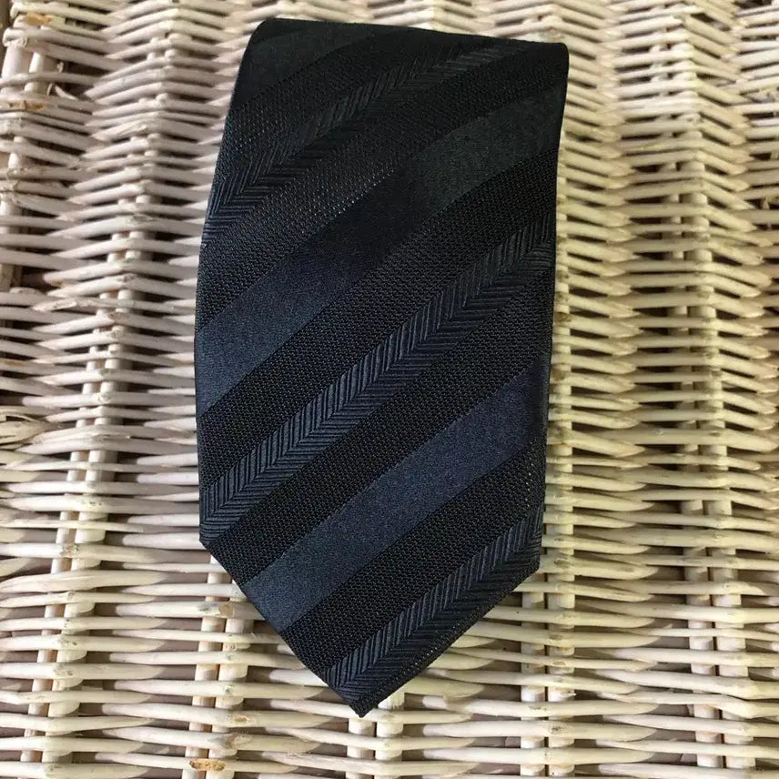 [BUNJANG] Michiko Koshino Stripe Necktie / 미치코 런던 코시노 넥타이