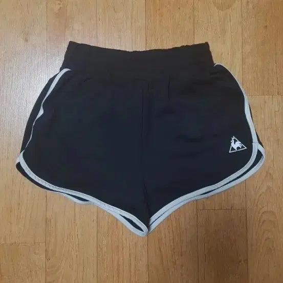 [BUNJANG] Le Coq Sportif Women's Cooling Functional Black Short Pants (Size 28-30) / (정품/새상품급) 르꼬끄 여성 냉감 기능성 블랙 숏팬츠, 28~30인치