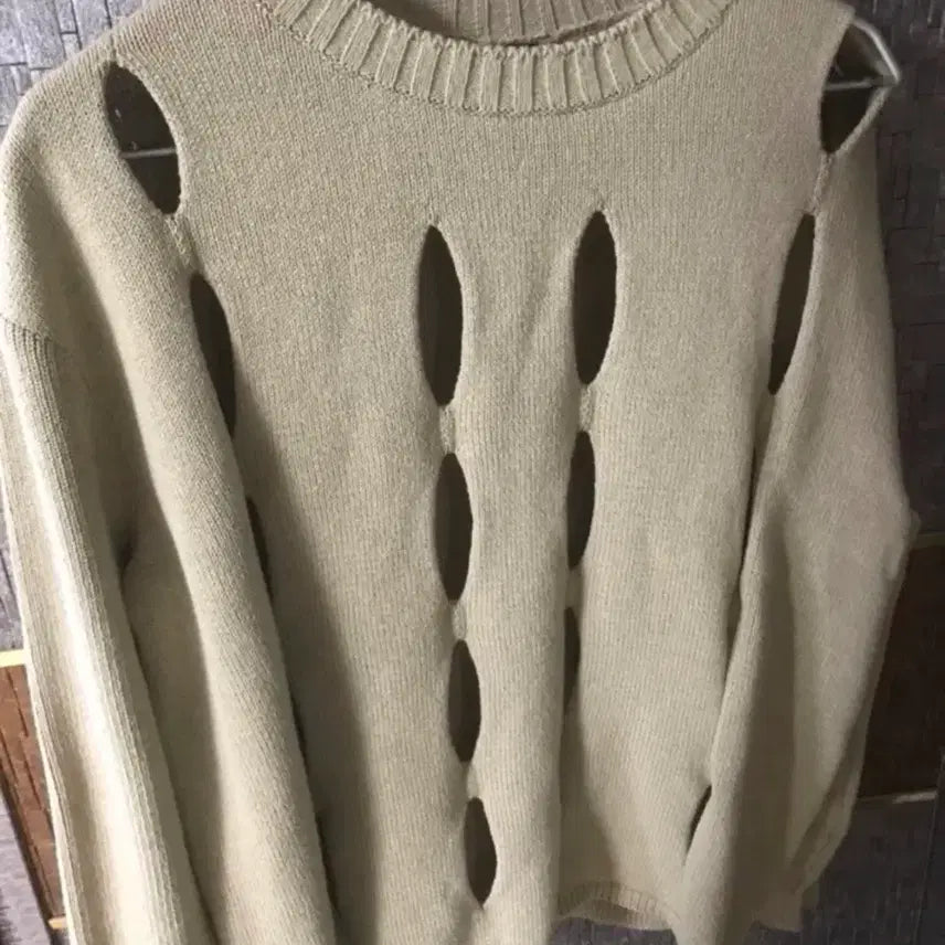 [BUNJANG] Oversized Cut-Out Knit Sweater / 오버사이즈 컷아웃 니트 스웨터