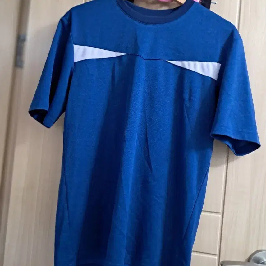 [BUNJANG] Men's Blue Short-Sleeve T-Shirt with White Line Accent / 남성 의류 블루 반팔 티셔츠