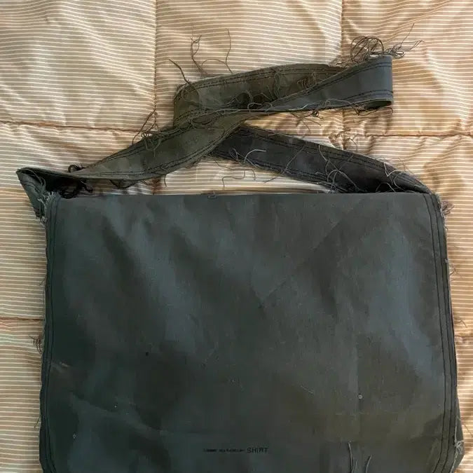 [BUNJANG] Comme des Garçons Military Messenger Bag / 꼼데가르송 셔츠 밀리터리 메신저백