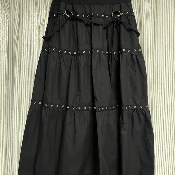 [BUNJANG] Not knowing Tiered Eyelet Maxi Skirt (Black) / 낫노잉 Tiered Eyelet Maxi Skirt (BLACK)