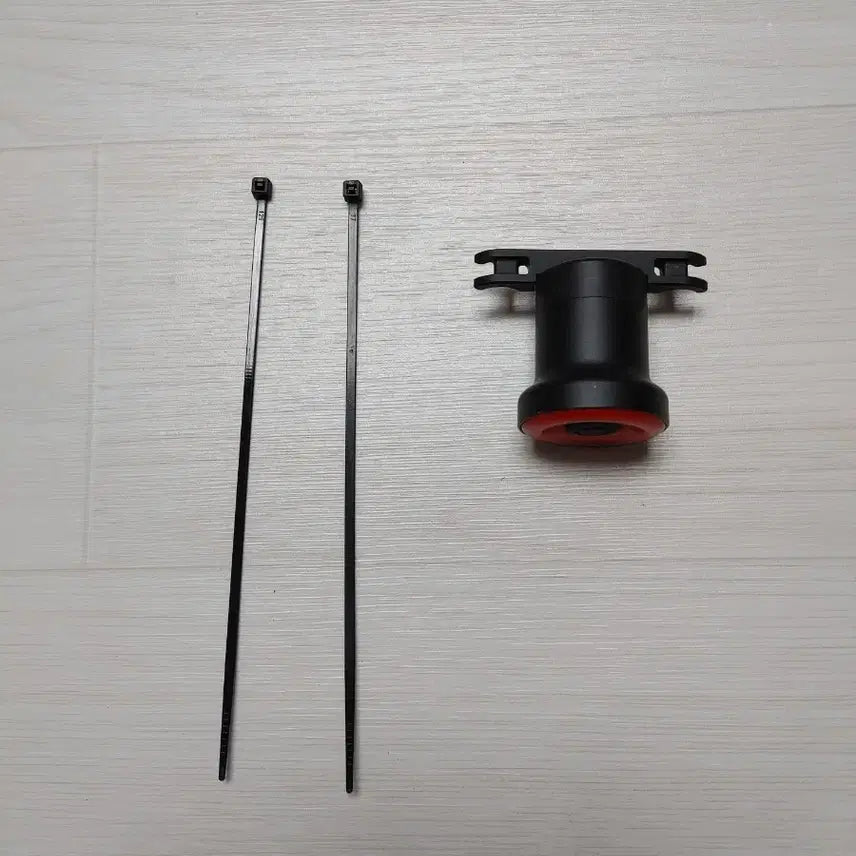 [BUNJANG] EntФиникс Xlite 100 Rechargeable Bicycle Tail Light / 5회사용)엔트피닉스 xlite 100 자전거 충전식 후미등 팝니다.
