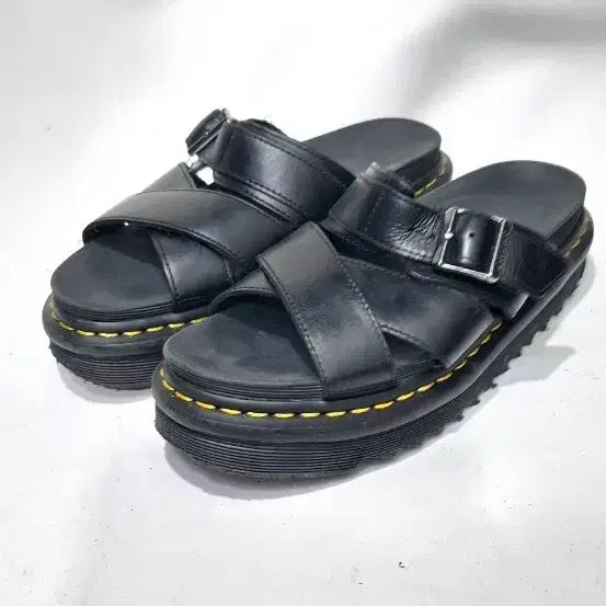 [BUNJANG] Dr. Martens Lyker Sandal 235mm / 235 닥터마틴 라이커 샌들 샌달