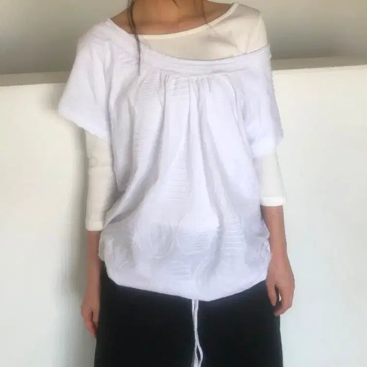 [BUNJANG] Wonder Wonder Big Dot Off-Shoulder Short Sleeve T-Shirt / 에이블리 지그재그 원더원더 빅도트 오프숄더 반팔티