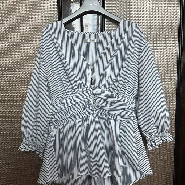 [BUNJANG] Striped Ruffle Blouse / 블라우스 스트라이프 프릴블라우스 셔링 블라우스