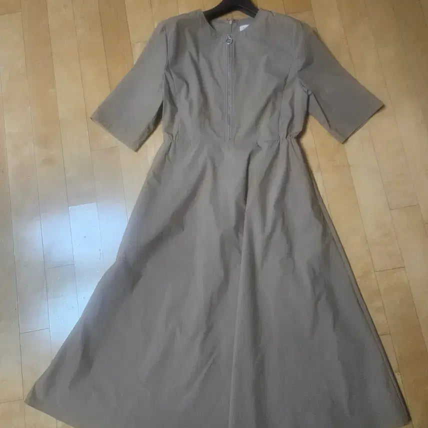 [BUNJANG] ILAIL Beige Dress / 일라일(ILAIL) 베이지 원피스