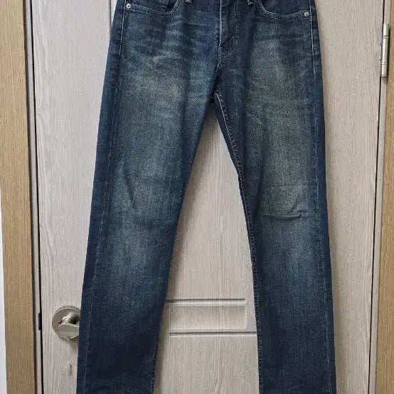 [BUNJANG] Levi's 511 Slim Fit Medium Wash Denim Jeans (2023 Production) / [W28] 리바이스 511 슬림핏 중청 데님 청바지 (23년 생산)