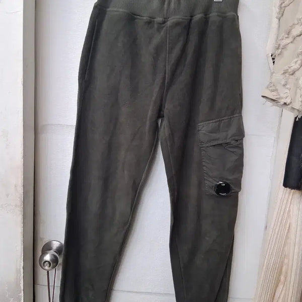 [BUNJANG] CP Company Goggle Cargo Jogger Pants Khaki Size 78 / CP컴퍼니 고글 카고 조거 팬츠 카키 78