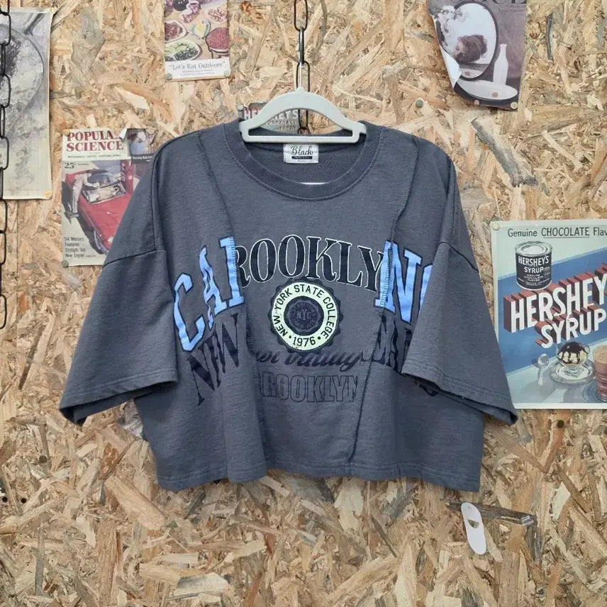 [BUNJANG] Dakii Brooklyn Oversized Cropped Sweatshirt T-Shirt / 데끼 브룩클린 오버핏 크롭 맨투맨반팔
