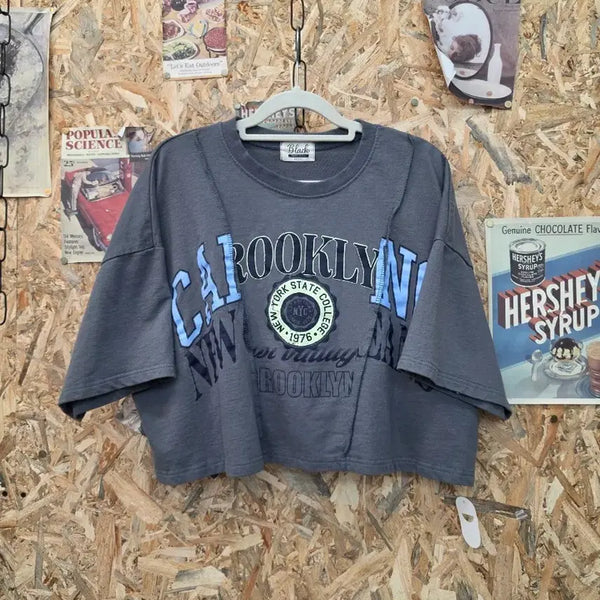 [BUNJANG] Dakii Brooklyn Oversized Cropped Sweatshirt T-Shirt / 데끼 브룩클린 오버핏 크롭 맨투맨반팔