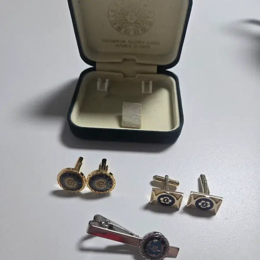 [BUNJANG] Presidential Security Service Police Emblem Cufflinks and Tie Pin Set / 대통령 경호처 경찰 기념 커프스 링크 및 넥타이핀 세트