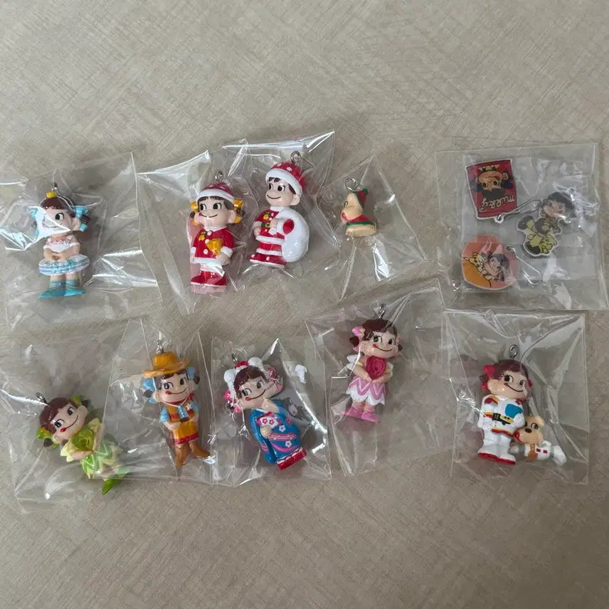 [BUNJANG] Fujiya Peko-chan Figure Keyring Set / 후지야 페코짱 피규어 키링 세트