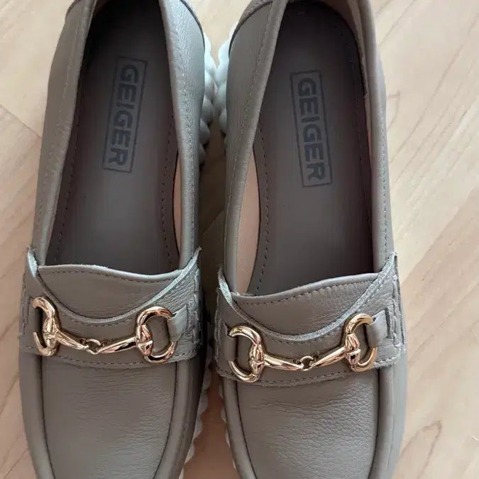 [BUNJANG] Geiger Women's Feather Loafers Beige / GEIGER 여성 페더 로퍼 베이지 가이거