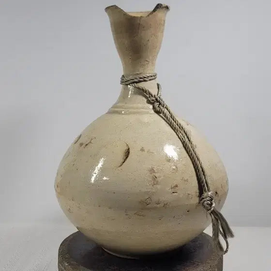 [BUNJANG] Joseon Dynasty White Porcelain Celadon Pine Kiln Bottle / 백자청송가마주병(조선시대)