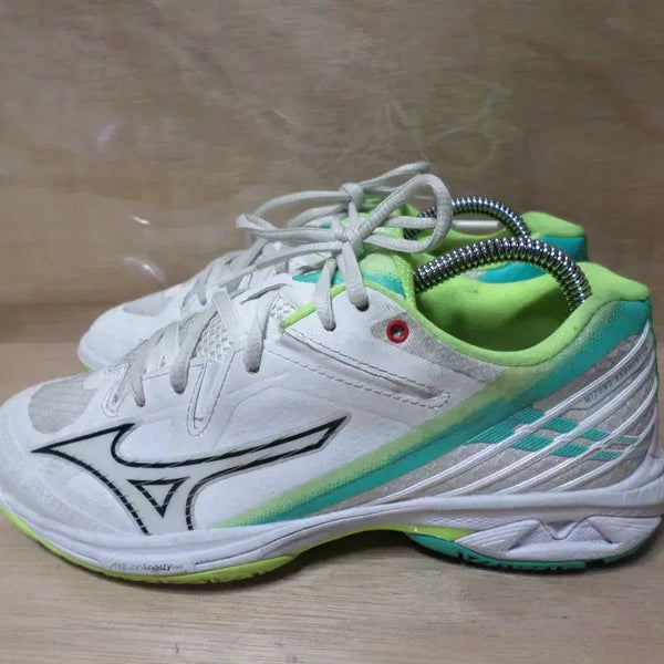 [BUNJANG] Mizuno Badminton Shoes Size 260 (Used) / 후루룩구제2 240 미즈노 배드민턴화 중고 신발 260706