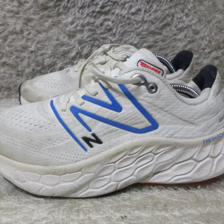 [BUNJANG] New Balance Fresh Foam More V5 Running Shoes (Size 260) / 후루룩구제2 260 뉴발란스 프레쉬폼 모어 V5 운동화 신발 260706