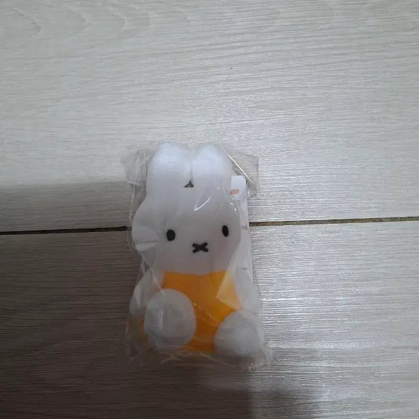 [BUNJANG] Miffy Yellow Plush Keychain / 미피 인형 키링 노랑색