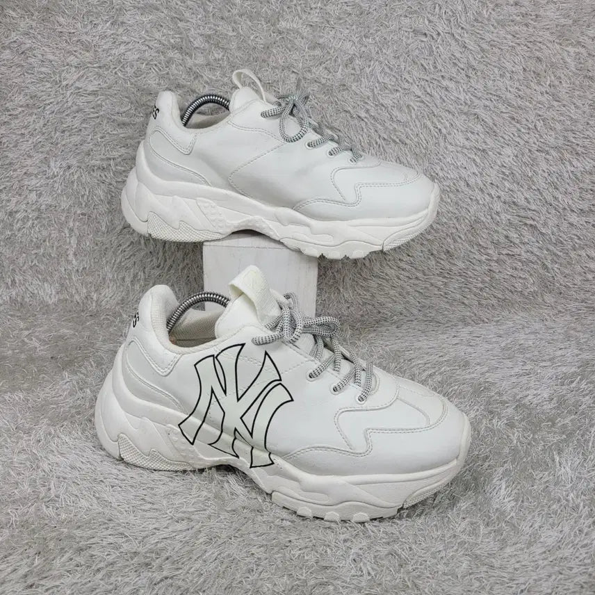 [BUNJANG] MLB New York Chunky Sneakers / 구제짱짱맨 245 MLB 엠엘비 NY 뉴욕 빅볼 청키 스니커즈
