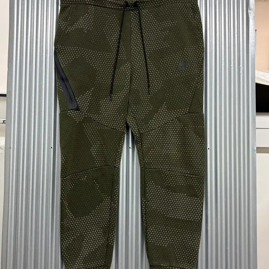 [BUNJANG] Nike Tech Fleece Star Camo Jogger Pants Khaki M / [M] 나이키 테크플리스 스타 카모 조거팬츠 카키 4.9