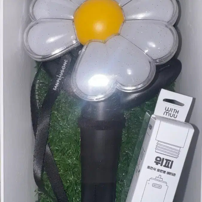 [BUNJANG] G-Dragon BIGBANG Official Lightstick and 'Weavers's Album' Bundle / 지드래곤 응원봉+지드래곤 위버맨쉬 앨범+빅뱅책[모두 새상품]판매합니다.
