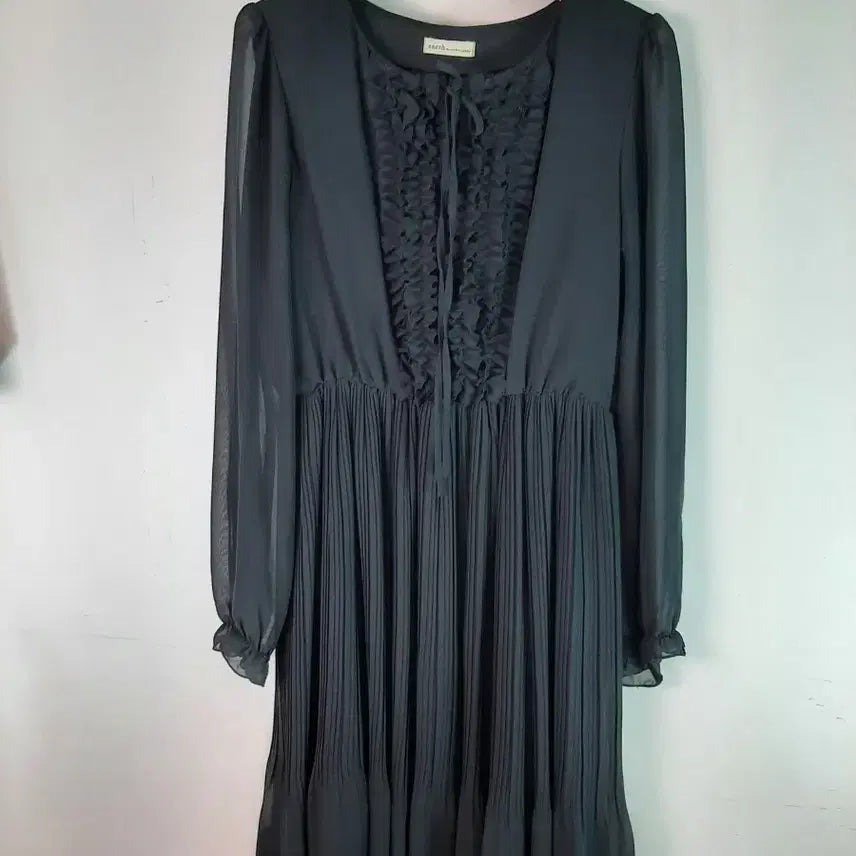 [BUNJANG] Earth Music & Ecology Pleated Frill Dress / [S]earth 플리츠 프릴 주름 원피스