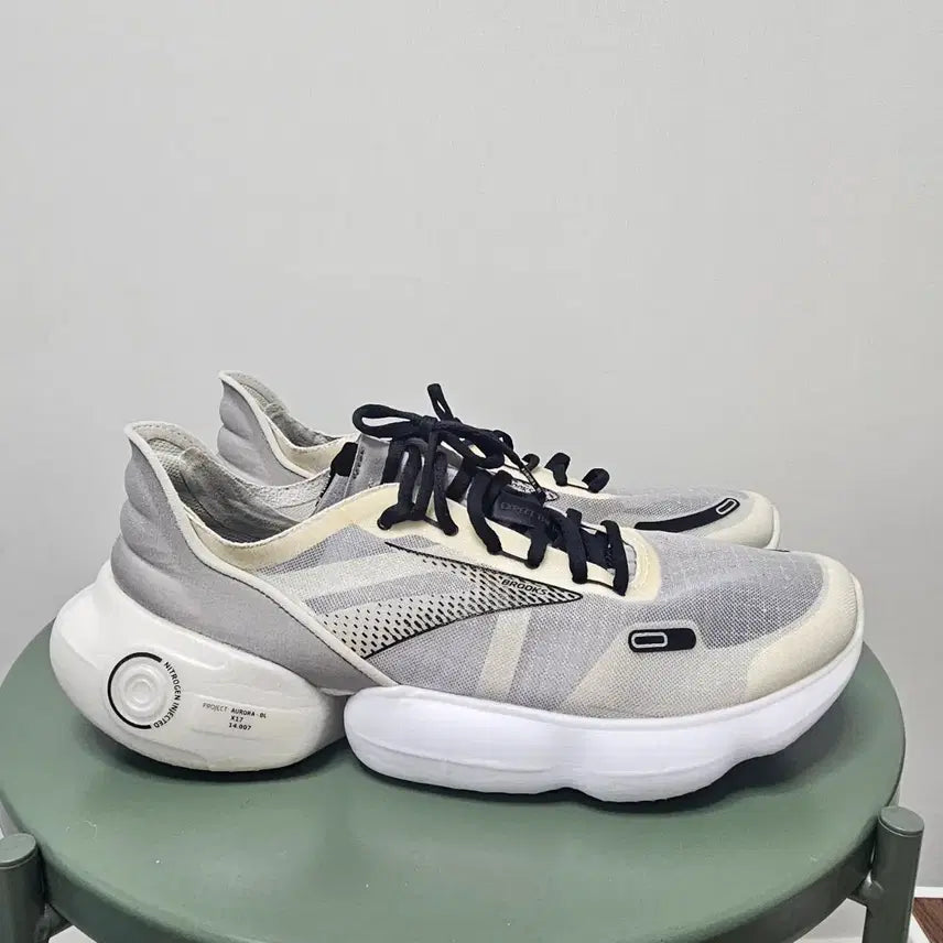 [BUNJANG] Brooks Project Aurora BL Sneakers / .305브룩스 프로제트 오로라 BL 운동화    -1184
