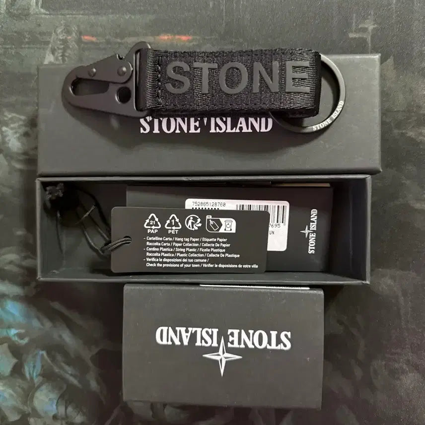 [BUNJANG] Stone Island Logo Keyring Black / 스톤아일랜드 / 로고 키링 블랙 / F