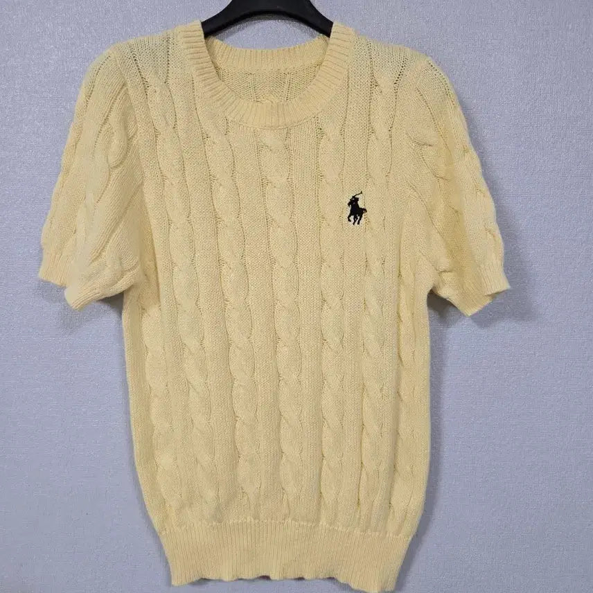 [BUNJANG] Yellow Embroidered Cable Short Sleeve Knit Top / 노랑 자수 케이블 반팔니트 55~66